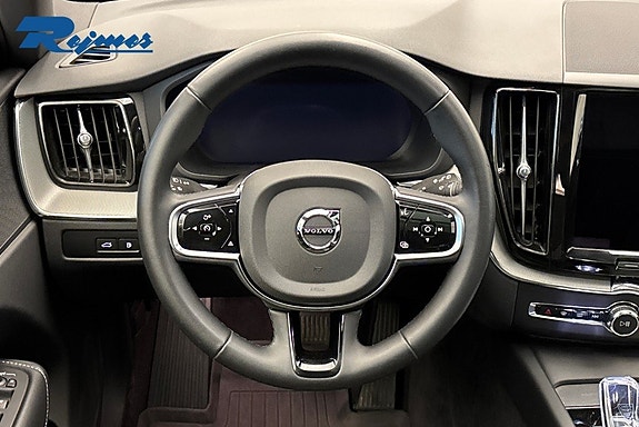 Volvo XC60 8 of 23