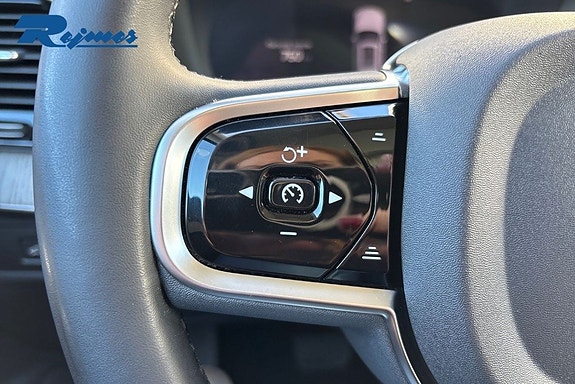 Volvo XC90 8 of 23