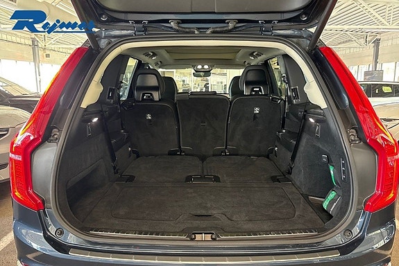 Volvo XC90 18 of 23