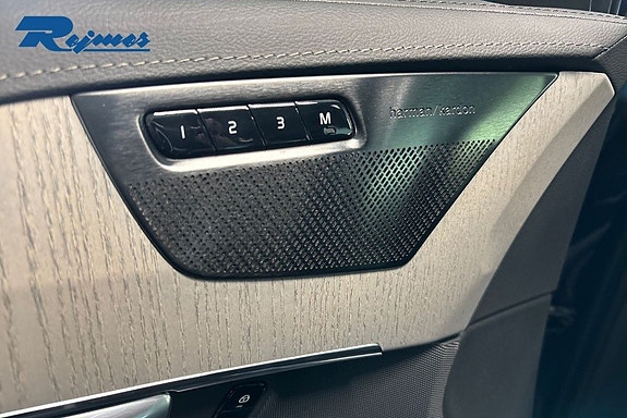 Volvo XC90 5 of 23