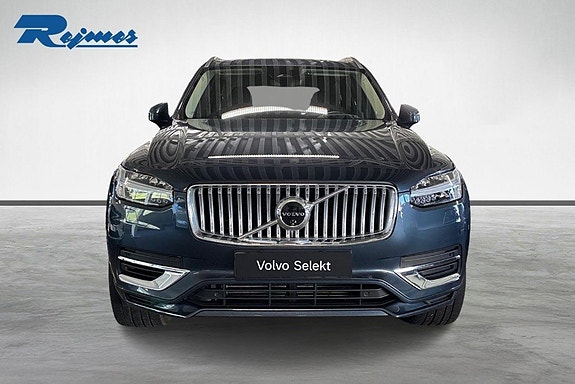 Volvo XC90 3 of 23