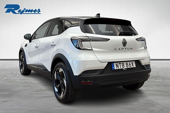Renault Captur 3 of 18