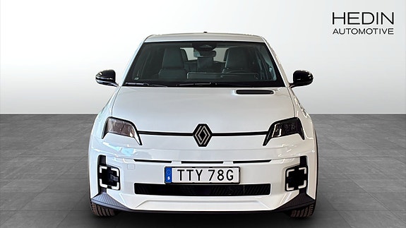 Renault 5 E-Tech 8 of 12