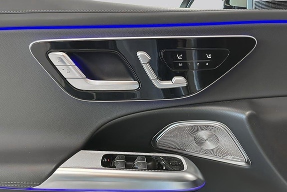 Mercedes-Benz E300 18 of 22