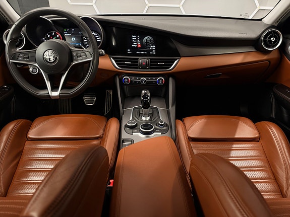 Alfa Romeo Giulia 17 of 21