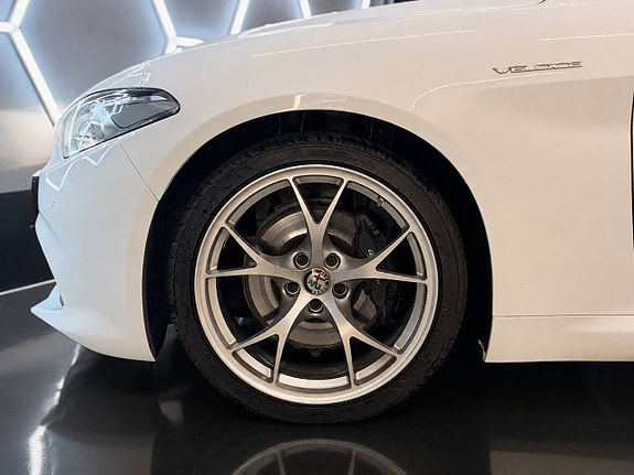 Alfa Romeo Giulia 21 of 21