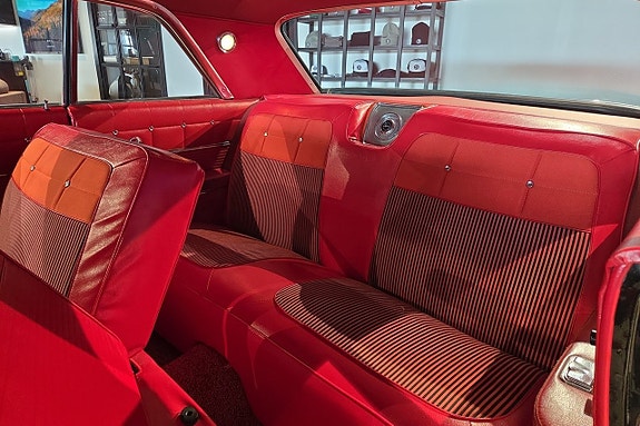 Chevrolet Impala 13 of 16