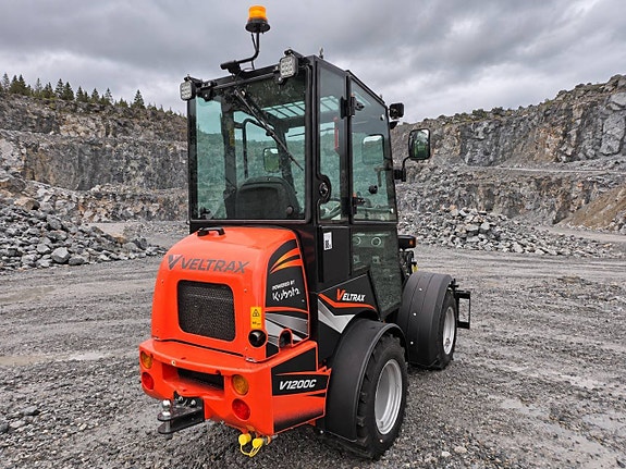 VELTRAX V1200C – Kompaktlastare med hytt, Kubota & Rexroth 3 of 12