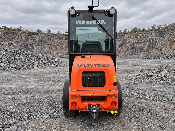 VELTRAX V1200C – Kompaktlastare med hytt, Kubota & Rexroth 4 of 12