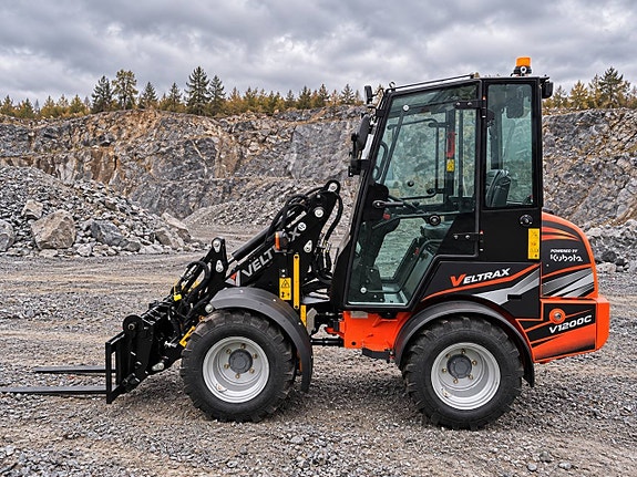 VELTRAX V1200C – Kompaktlastare med hytt, Kubota & Rexroth 6 of 12