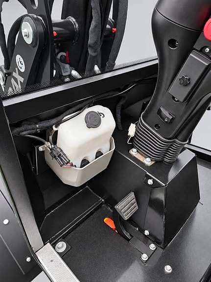 VELTRAX V1200C – Kompaktlastare med hytt, Kubota & Rexroth 8 of 12