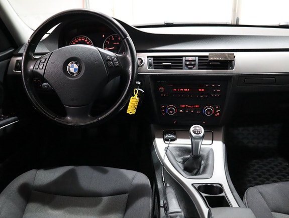 BMW 318i 12 of 17