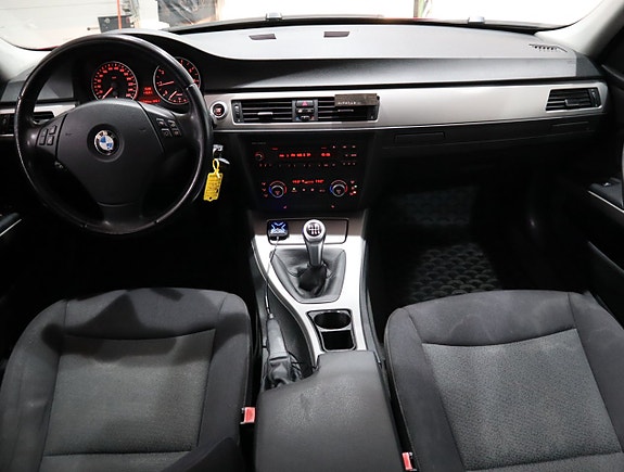 BMW 318i 11 of 17