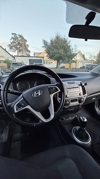 Hyundai i20 3 of 8