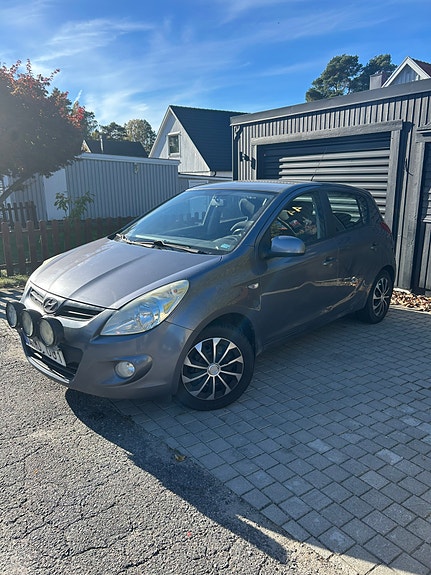 Hyundai i20 2 of 8