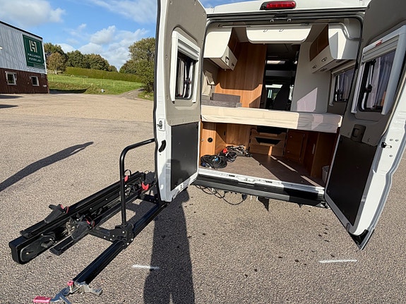 VANTourer *5.99m*9-växlad automat*160hk*Dieselvärme*2xSolceller*Maxxfan* 11 of 27