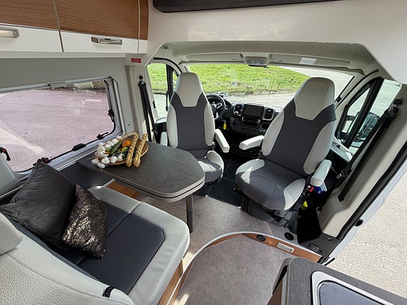 VANTourer *5.99m*9-växlad automat*160hk*Dieselvärme*2xSolceller*Maxxfan* 13 of 27