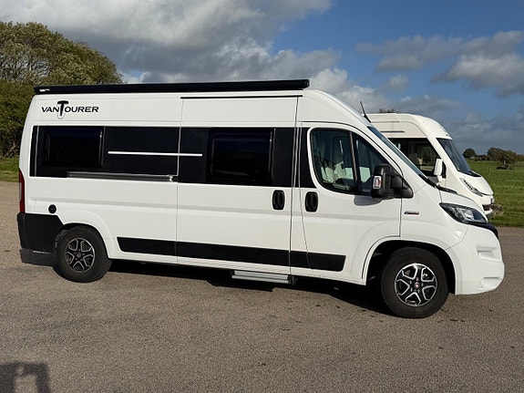 VANTourer *5.99m*9-växlad automat*160hk*Dieselvärme*2xSolceller*Maxxfan* 3 of 27