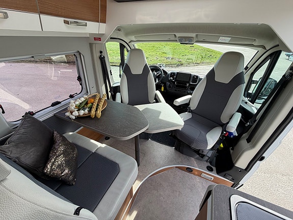 VANTourer *5.99m*9-växlad automat*160hk*Dieselvärme*2xSolceller*Maxxfan* 14 of 27