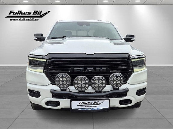 Dodge RAM 1500 2 of 14