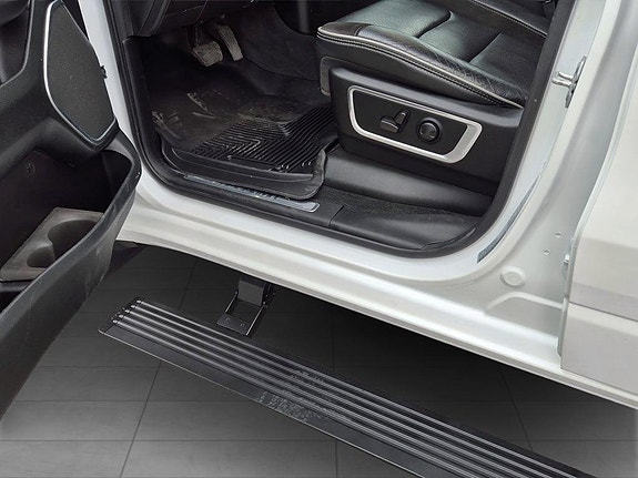Dodge RAM 1500 8 of 14