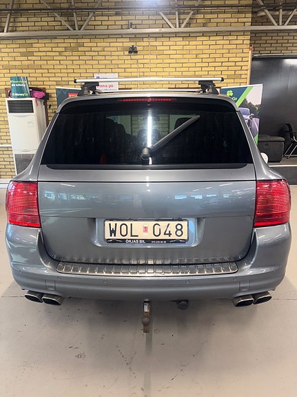 Porsche Cayenne Turbo 10 of 11