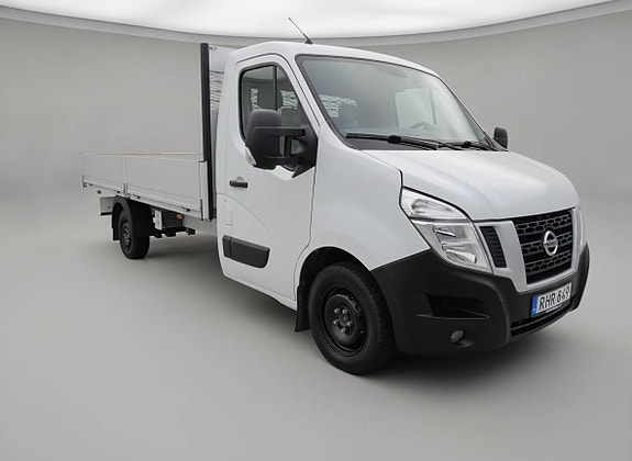 Nissan NV400 4 of 6