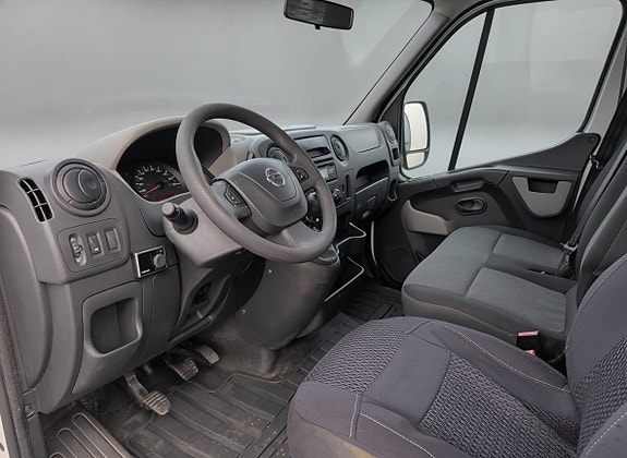 Nissan NV400 5 of 6