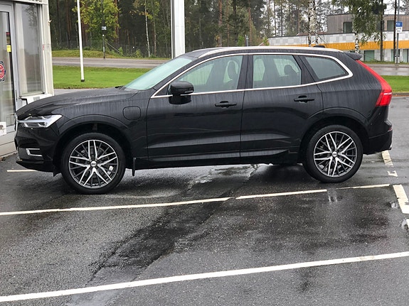 Volvo XC60 2 of 3