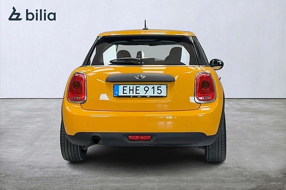 MINI One 7 of 16