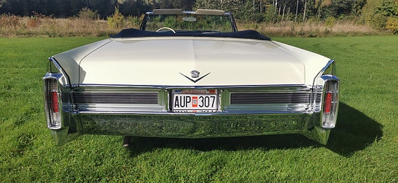 Cadillac Convertible 6 of 22