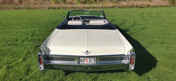 Cadillac Convertible 7 of 22