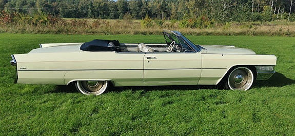 Cadillac Convertible 4 of 22