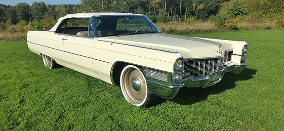 Cadillac Convertible 19 of 22
