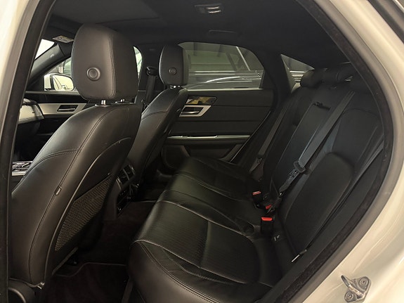 Jaguar XF 5 of 6