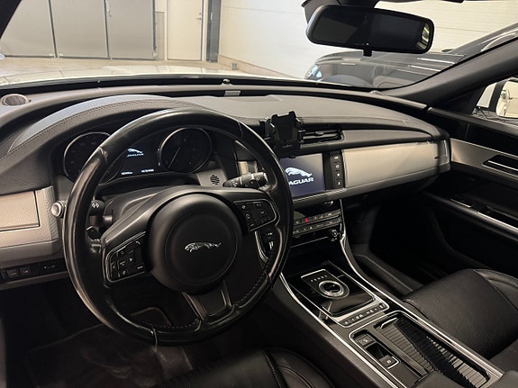 Jaguar XF 6 of 6