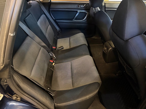 Subaru Legacy 10 of 11