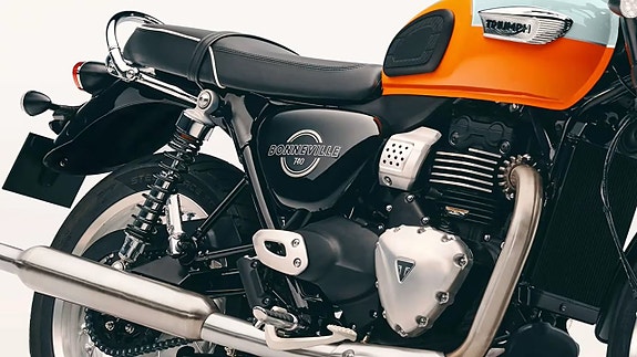 Triumph NEW BONNEVILLE T40 6 of 11