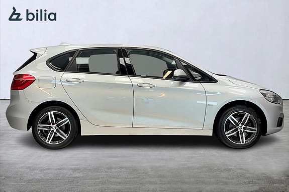 BMW 218i 3 of 16