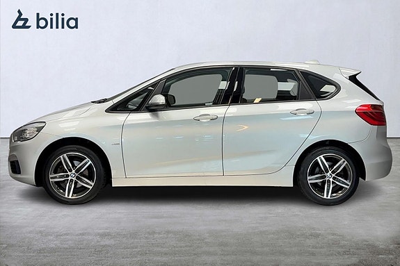 BMW 218i 4 of 16
