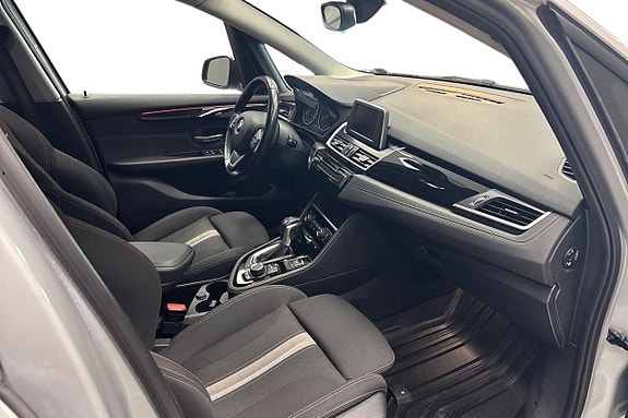 BMW 218i 13 of 16