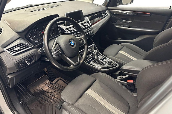 BMW 218i 9 of 16