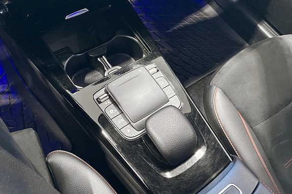 Mercedes-Benz CLA250 e 12 of 17