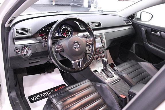 Volkswagen Passat 13 of 30