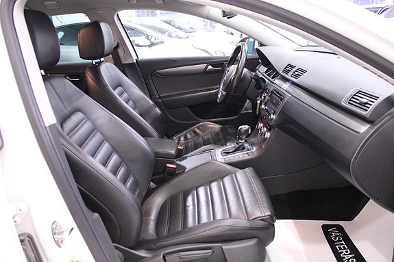Volkswagen Passat 17 of 30