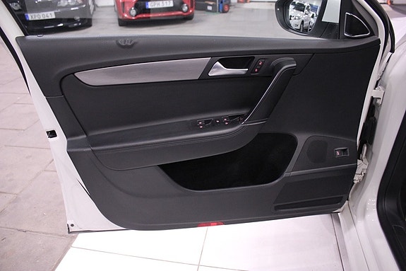 Volkswagen Passat 29 of 30