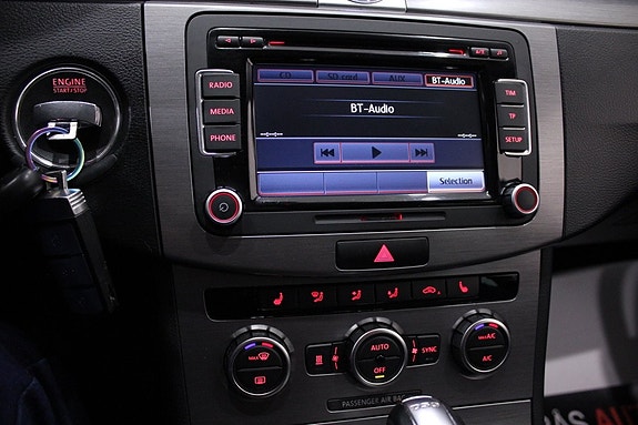 Volkswagen Passat 22 of 30