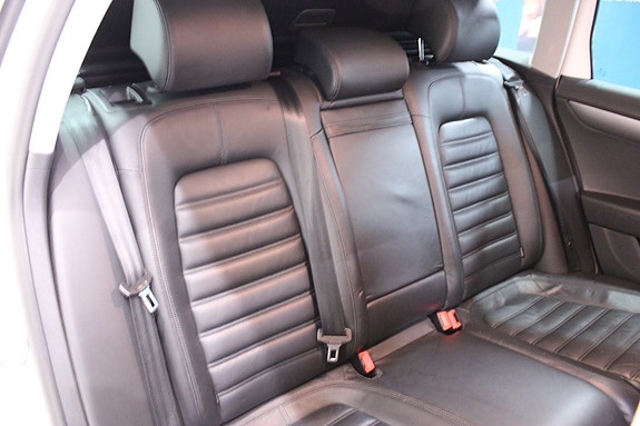 Volkswagen Passat 20 of 30