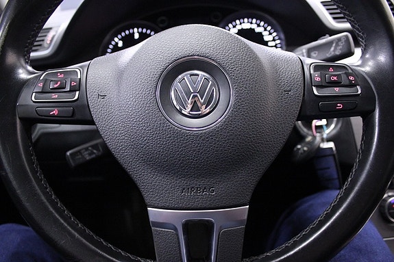 Volkswagen Passat 24 of 30