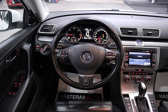 Volkswagen Passat 14 of 30